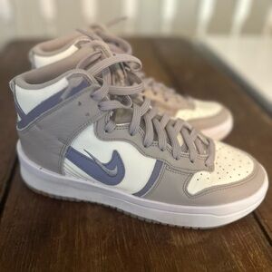 Women’s size 8.5 Dunk mids. Only worn 3 times. Excellent condition.